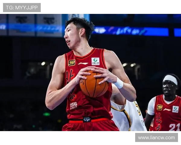 周琦关键战低迷引发斗志争议